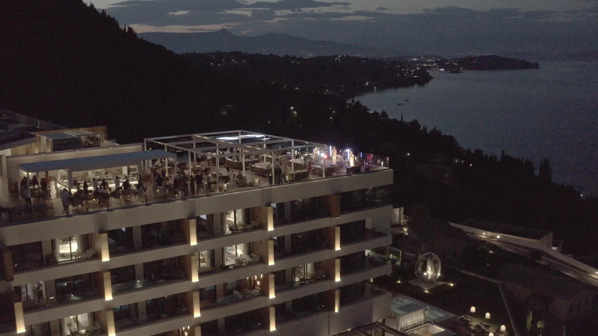 Hotel Angsana Corfu Resort & Spa-Bar na krovu.jpg