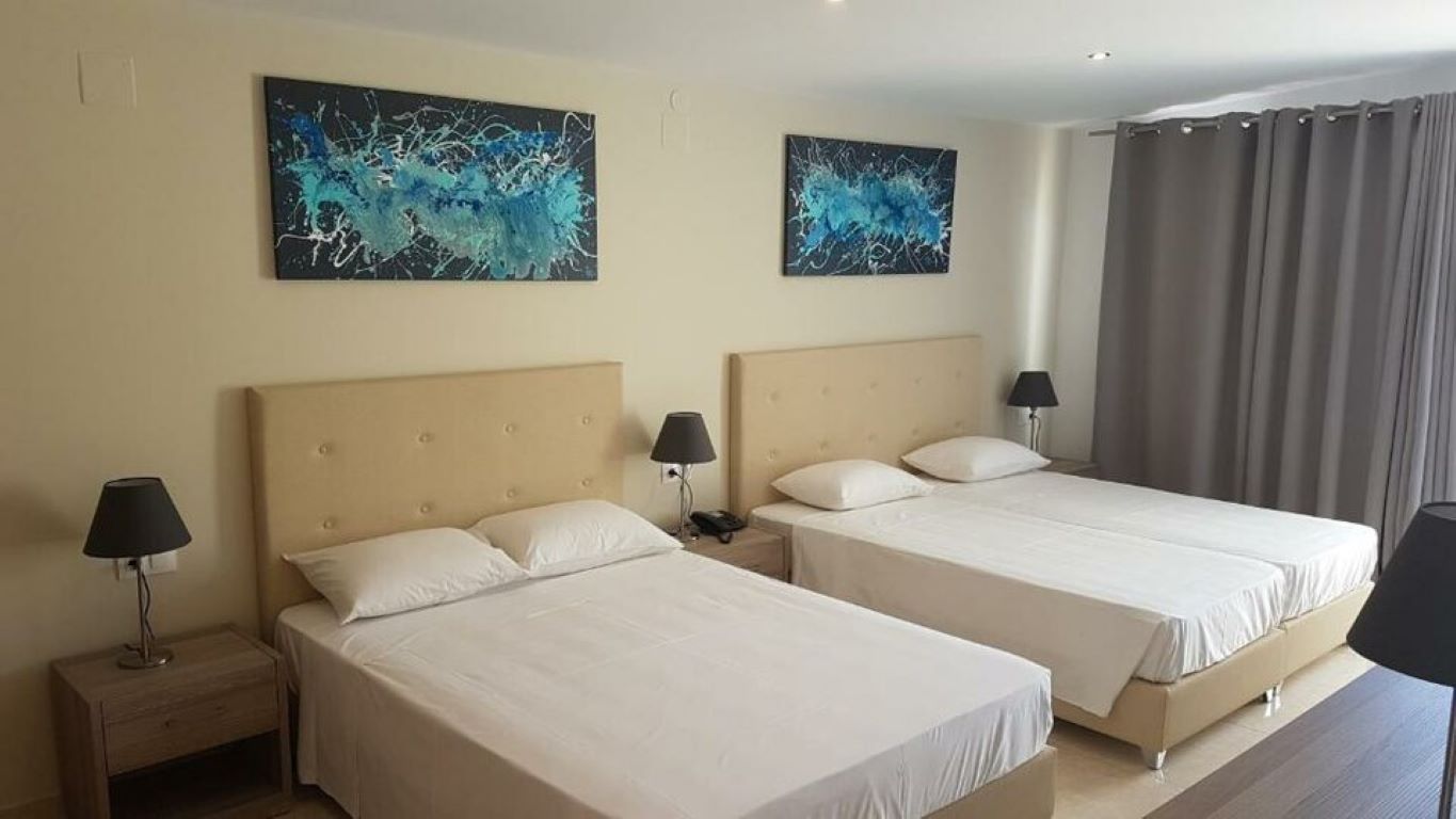 Hotel Prassino Nissi-Superior cetvorokrevetna soba.jpg