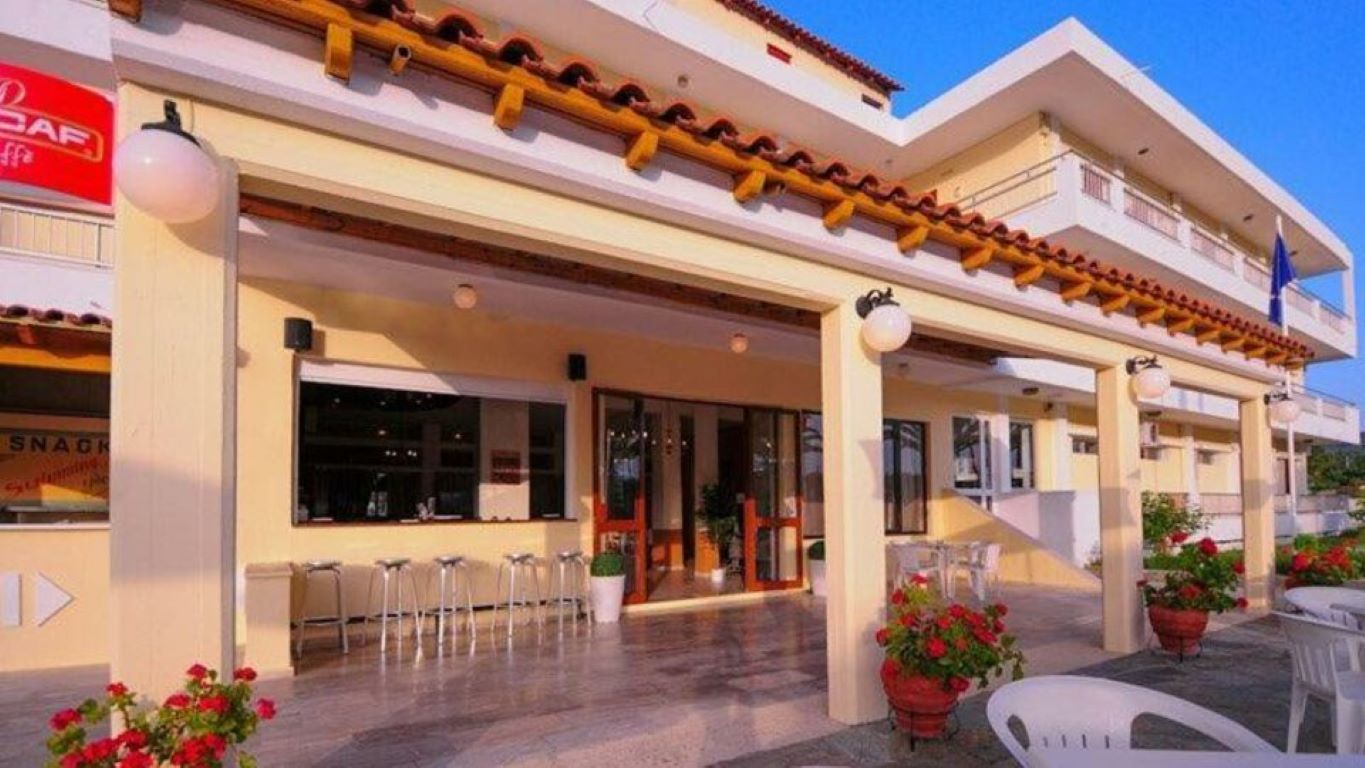 Prassino Nissi Hotel-Bar.jpg