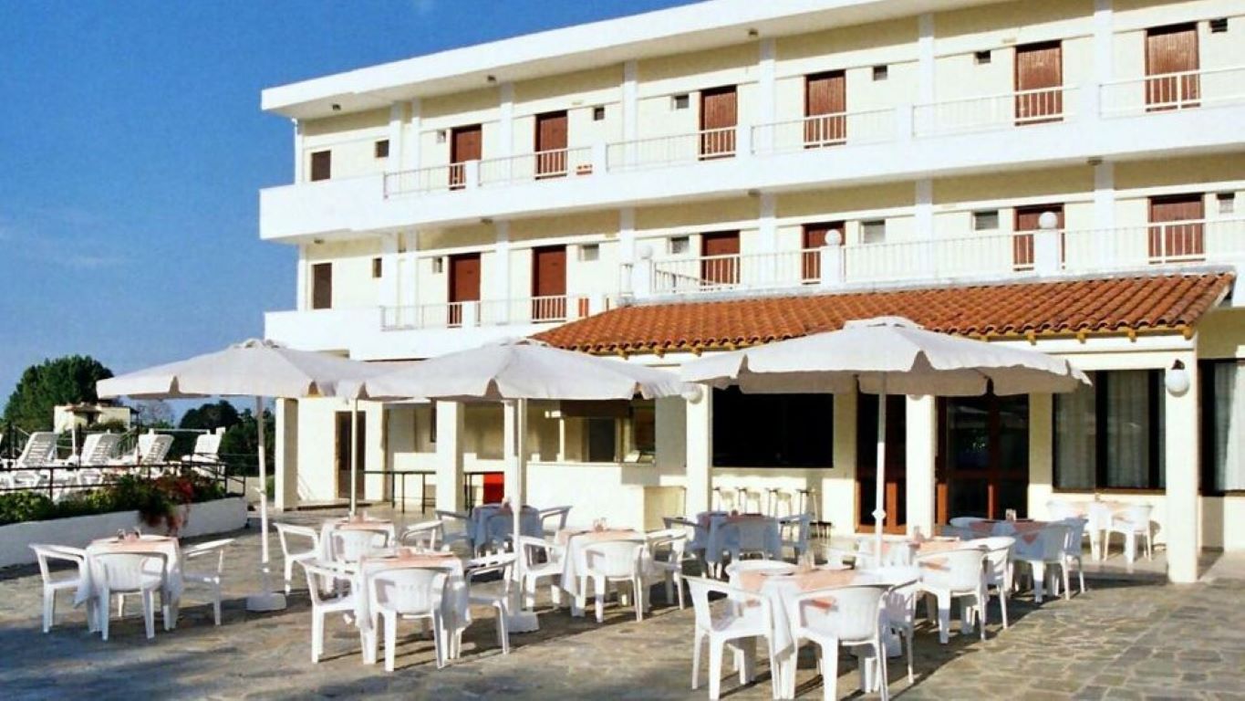 Prassino Nissi Hotel-Kafeterija.jpg