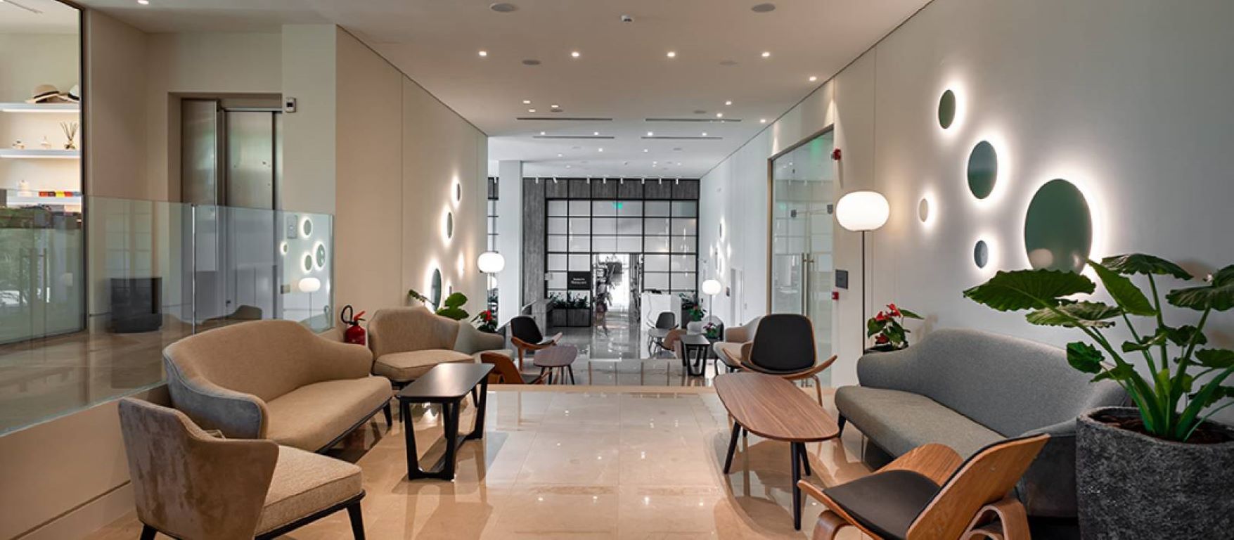 Hotel Vinnci EverEden-Lobby.jpg