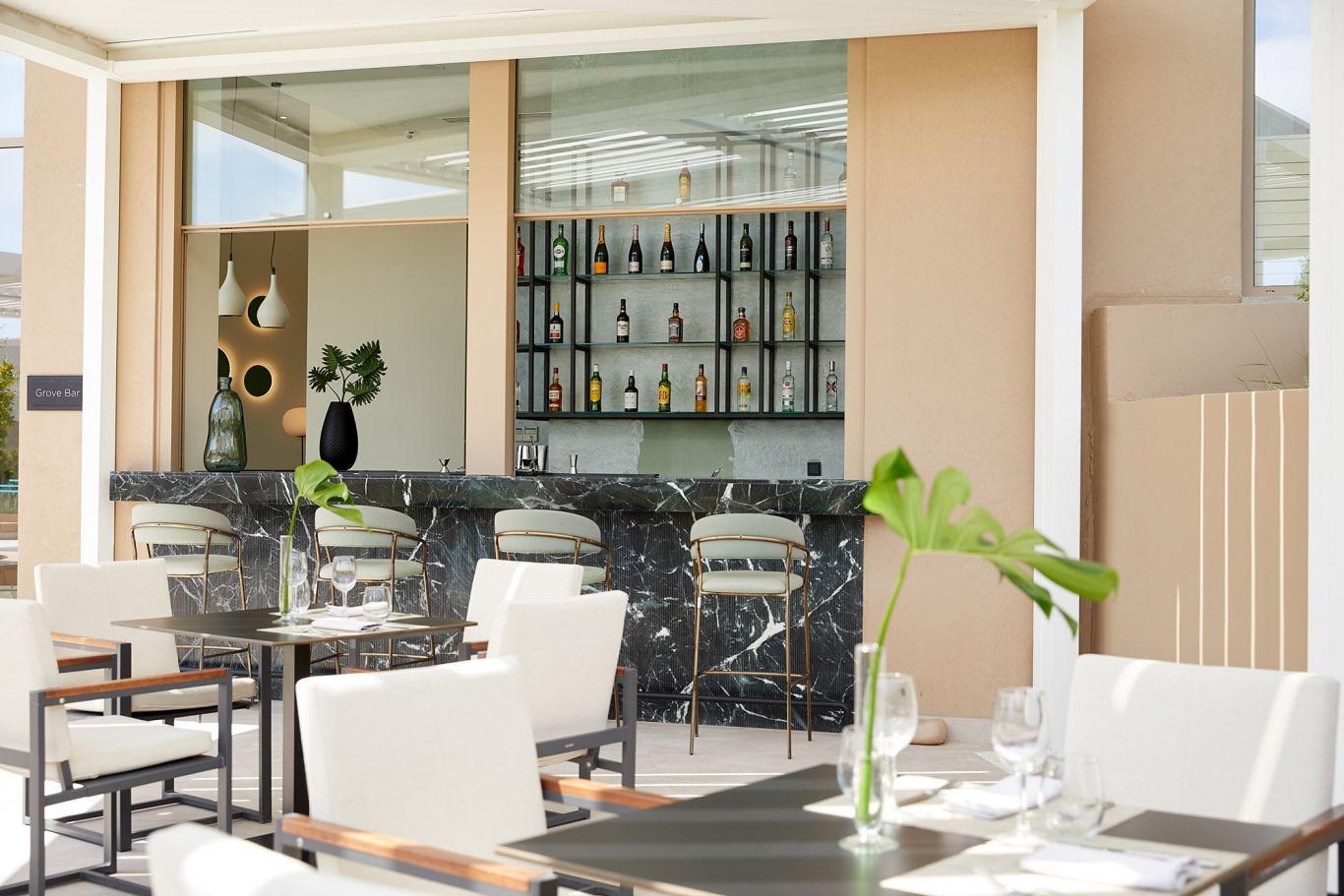 Vinnci EverEden Hotel-Lobby bar.jpg