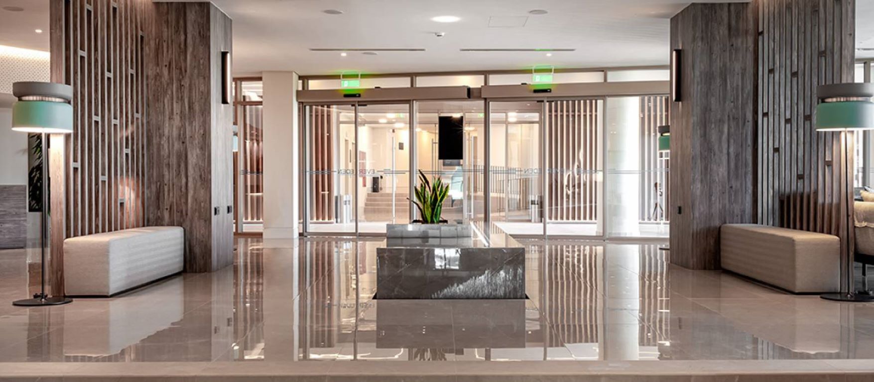 Vinnci EverEden Hotel-Lobby.jpg