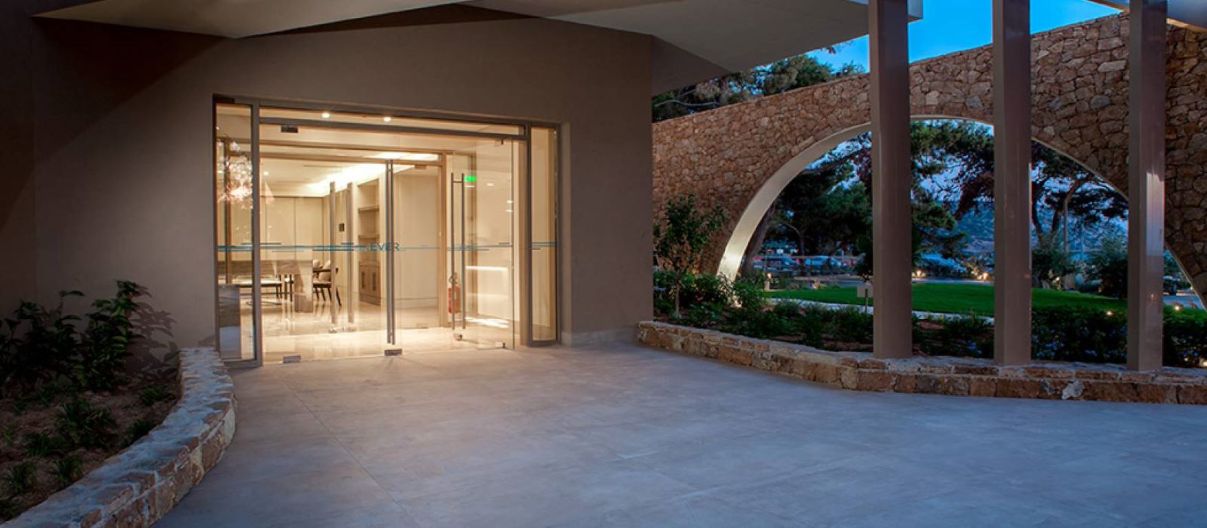 Vinnci EverEden Hotel-Ulaz u hotel.jpg