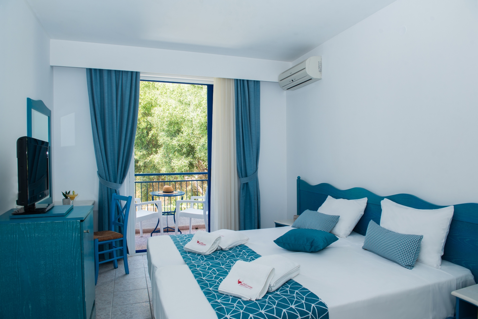 Hotel Knossos-Standardna soba pogled basta.jpg
