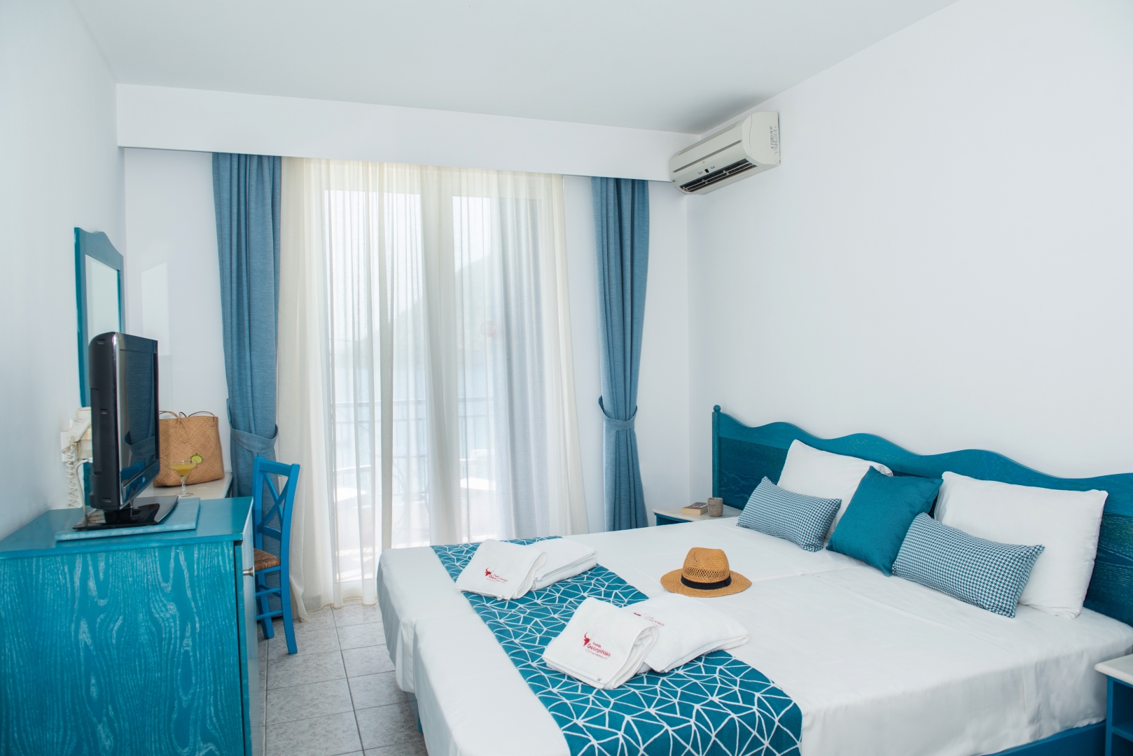 Hotel Knossos-Standardna soba pogled more.jpg