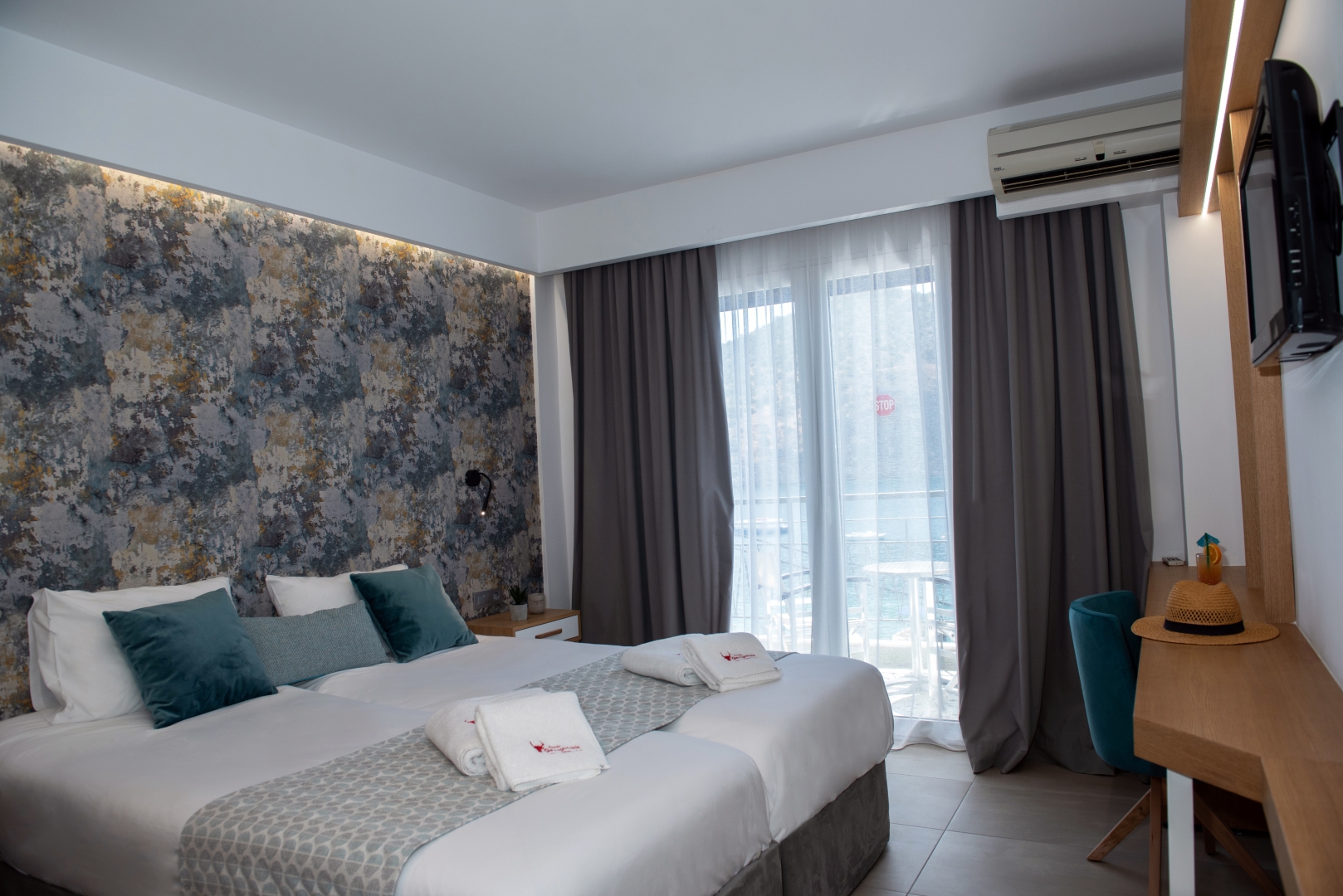 Hotel Minoa-Standardna soba pogled more.jpg