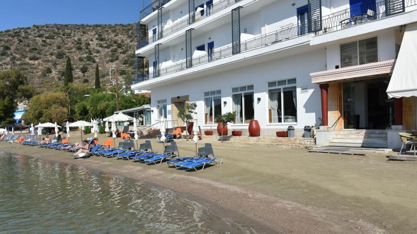 Minoa Hotel-Plaza.jpg