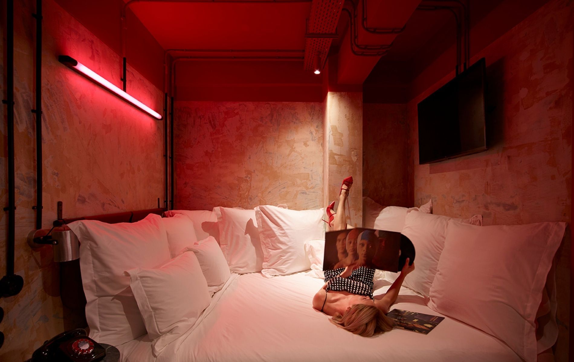 Dave Red Athens Hotel-Foxy soba.jpg