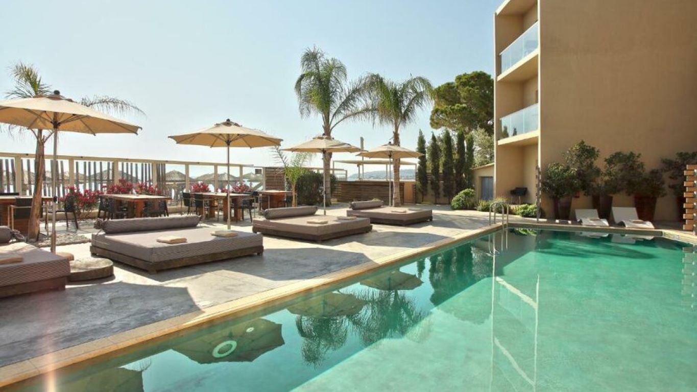 Sikyon Coast Resort Hotel-Bazen.jpg