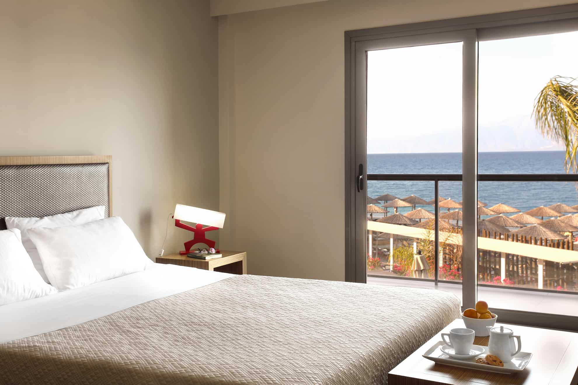 Sikyon Coast Resort Hotel-Trokrevetna pogled more.jpg