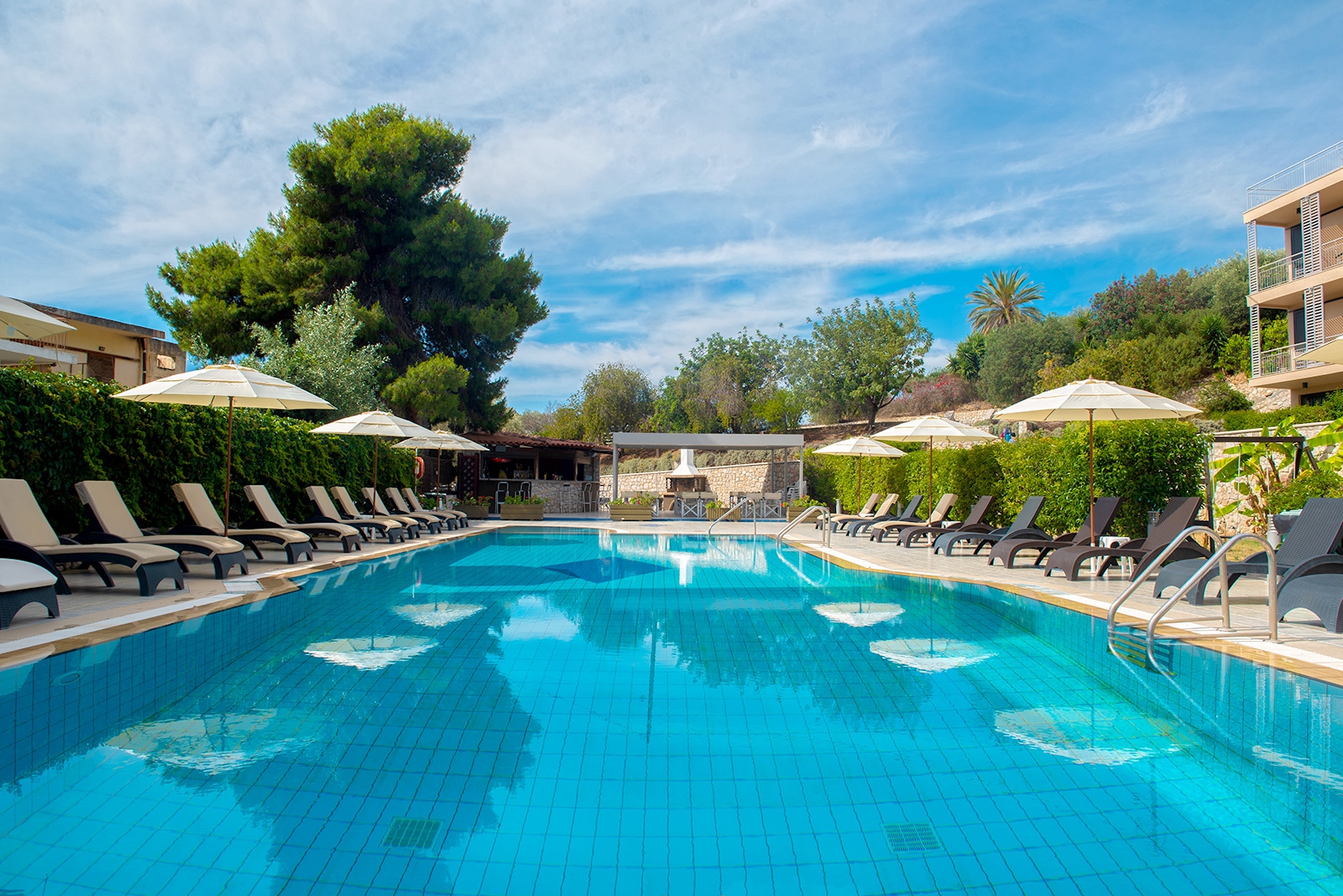 Apollon Hotel-Bazen.jpg