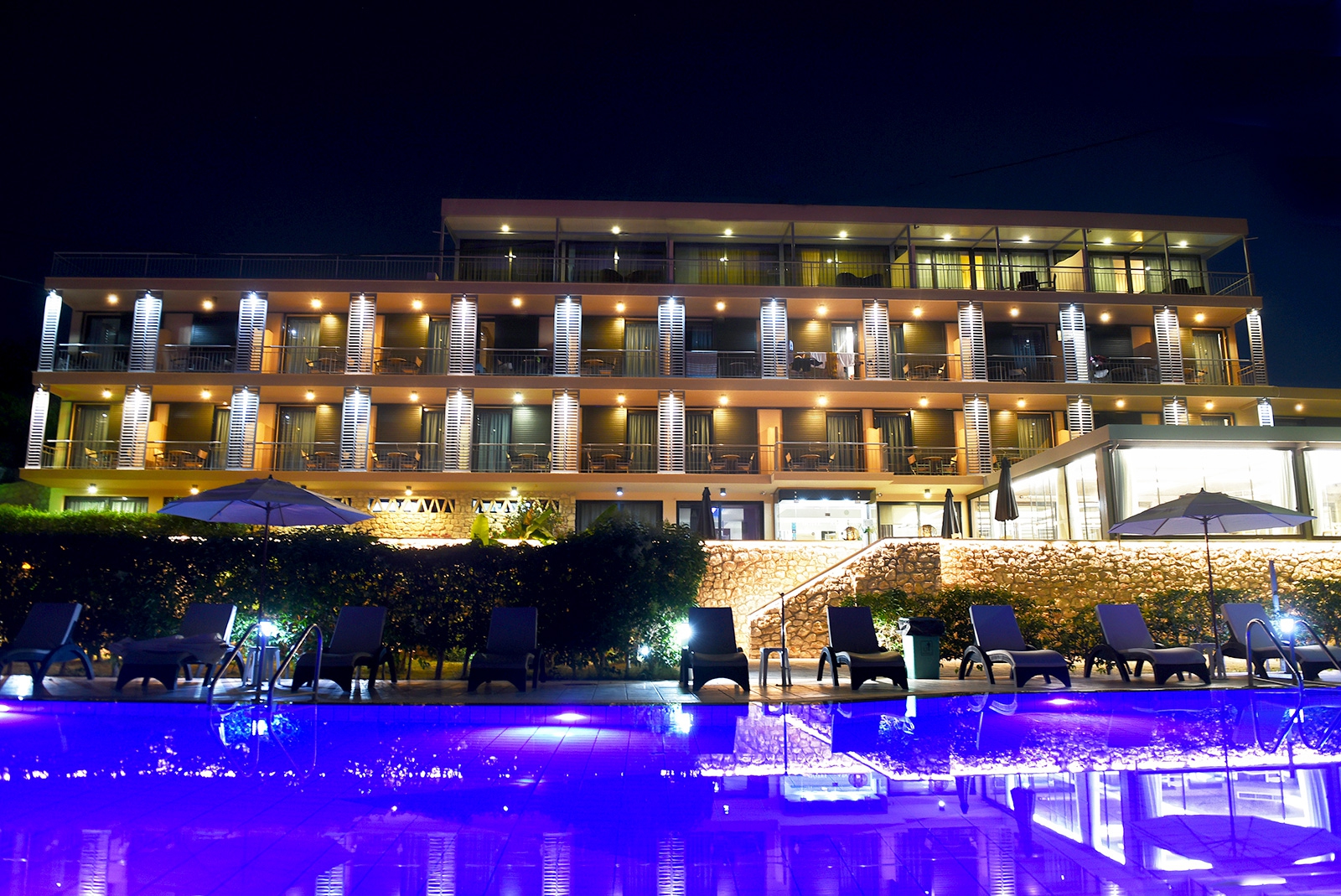 Apollon Hotel-Izgled nocu.jpg