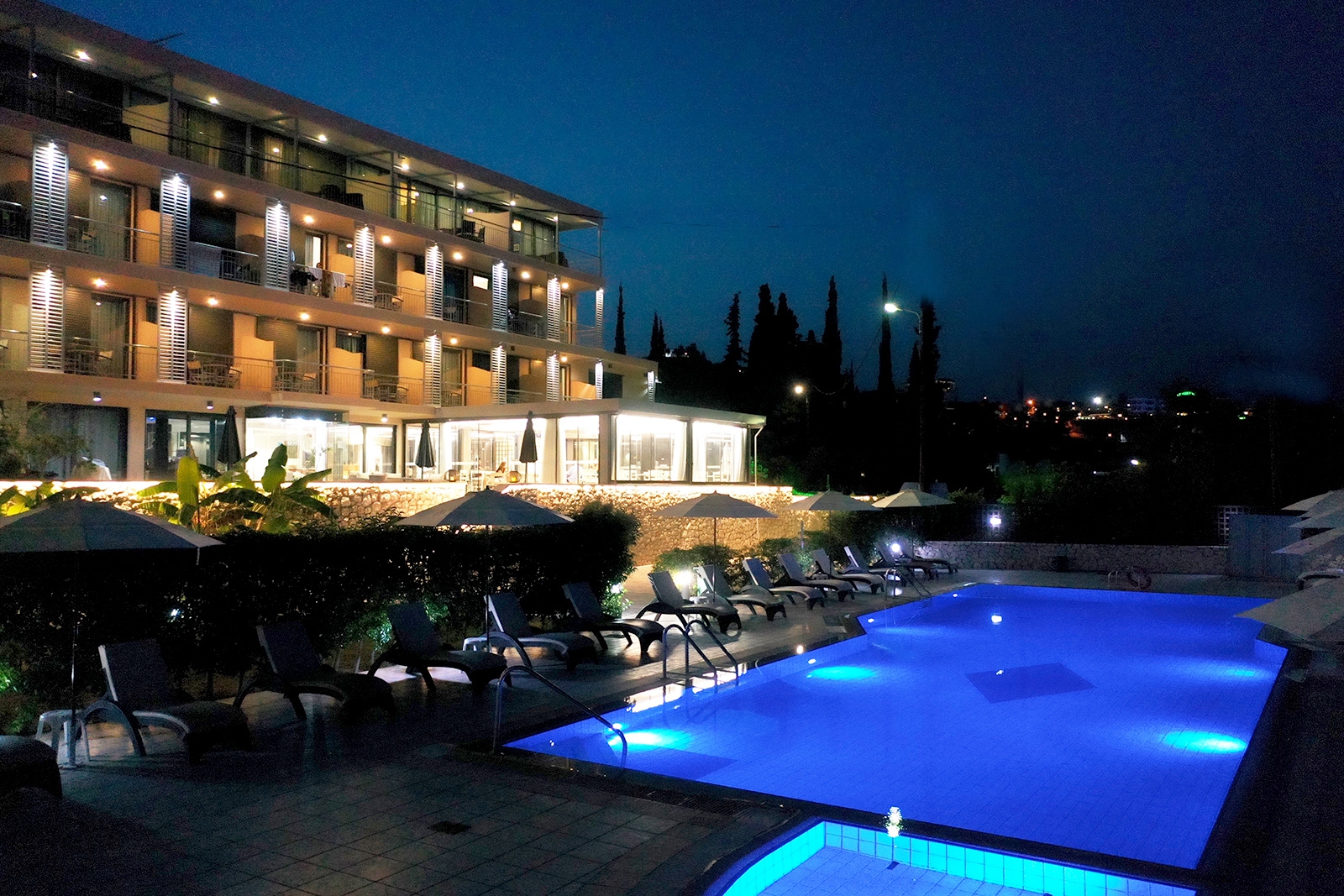 Hotel Apollon-Bazen nocu.jpg