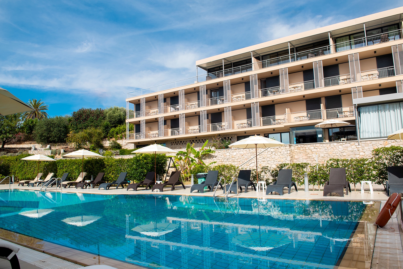Hotel Apollon-Hotel spolja.jpg