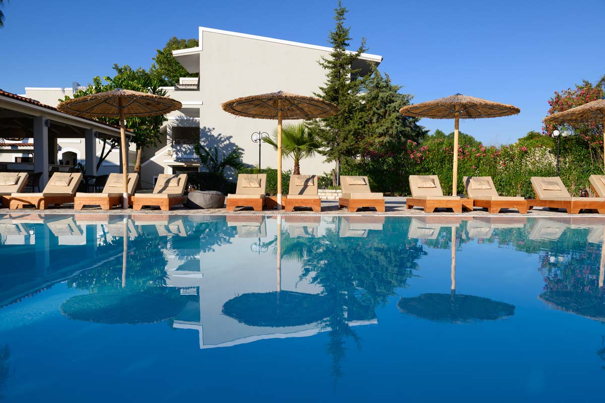 Acharavi Mare Hotel-Bazen.jpg