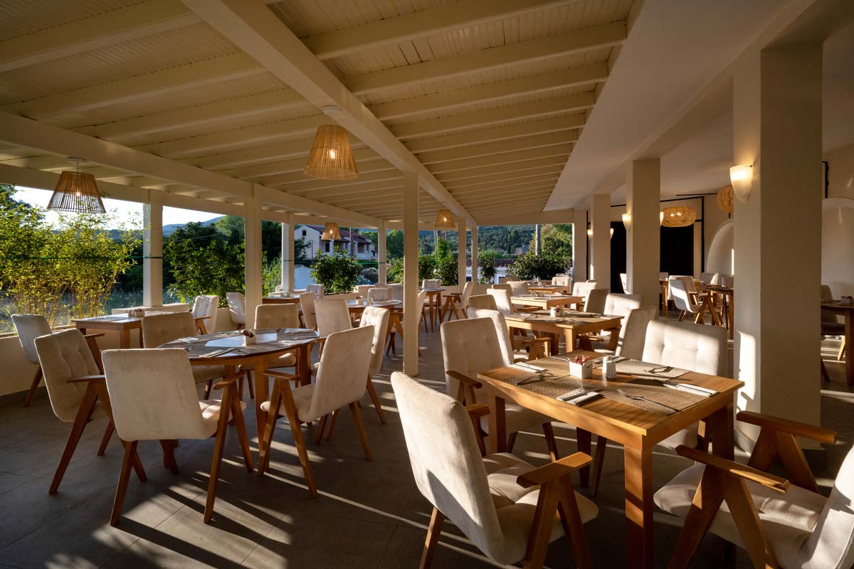 Acharavi Mare-Restoran.jpg