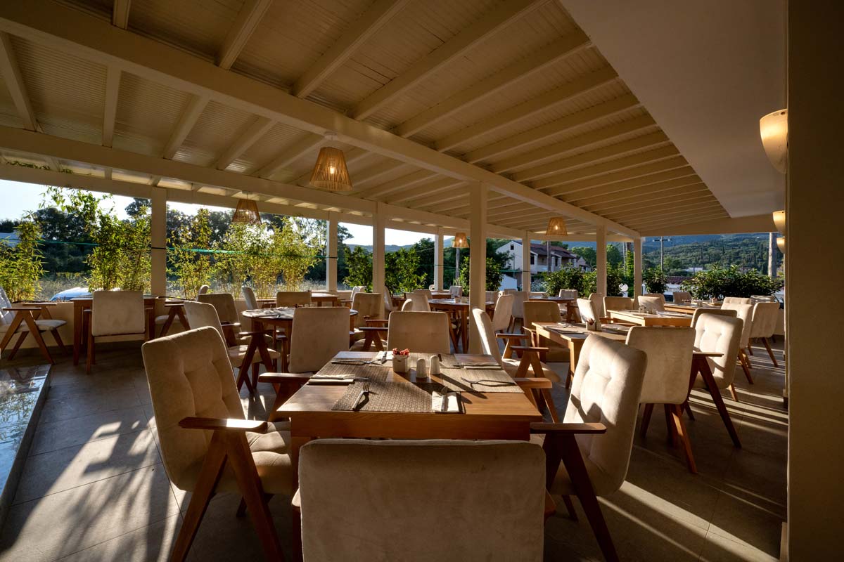 Hotel Acharavi Mare-Restoran.jpg