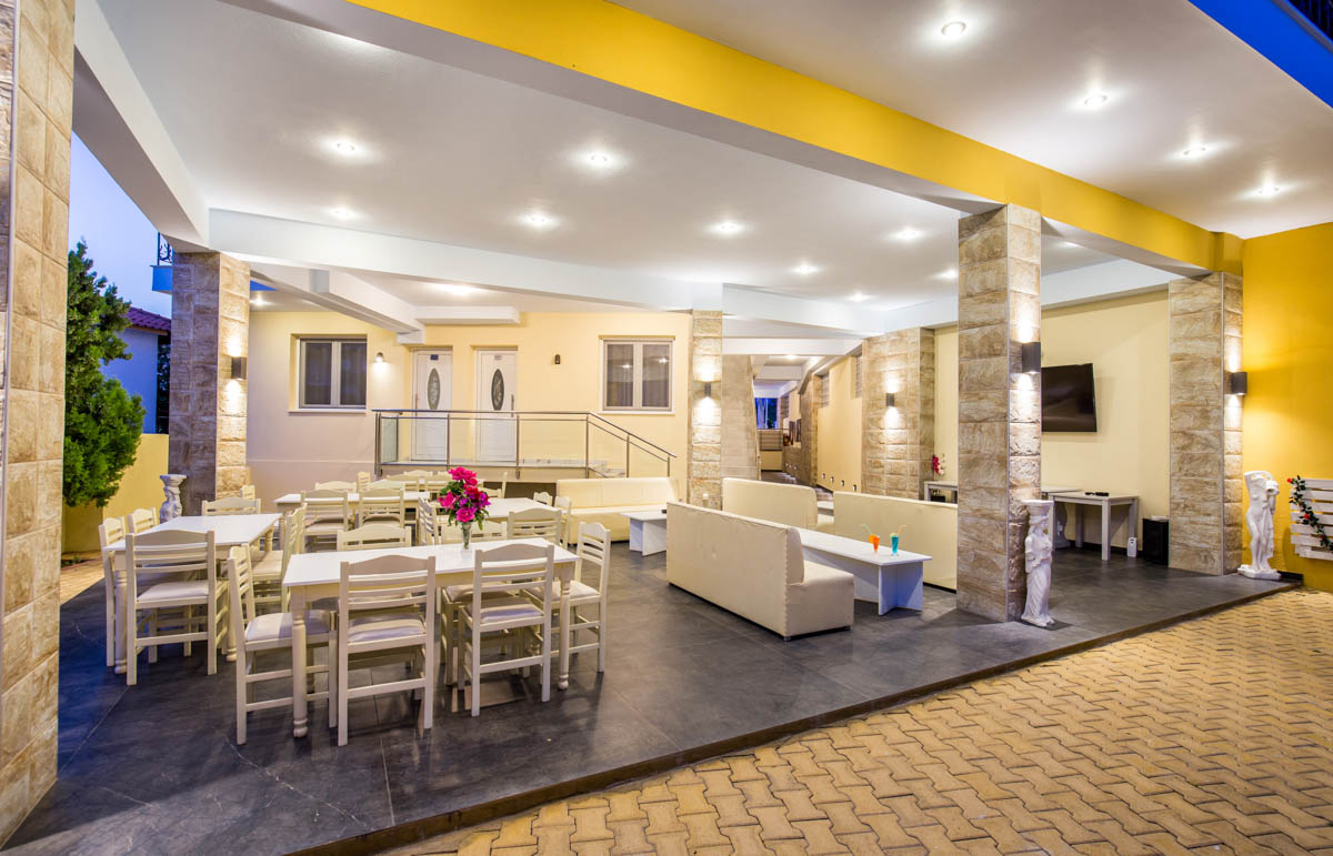 Aldebaran 2 Hotel-Bar.jpg