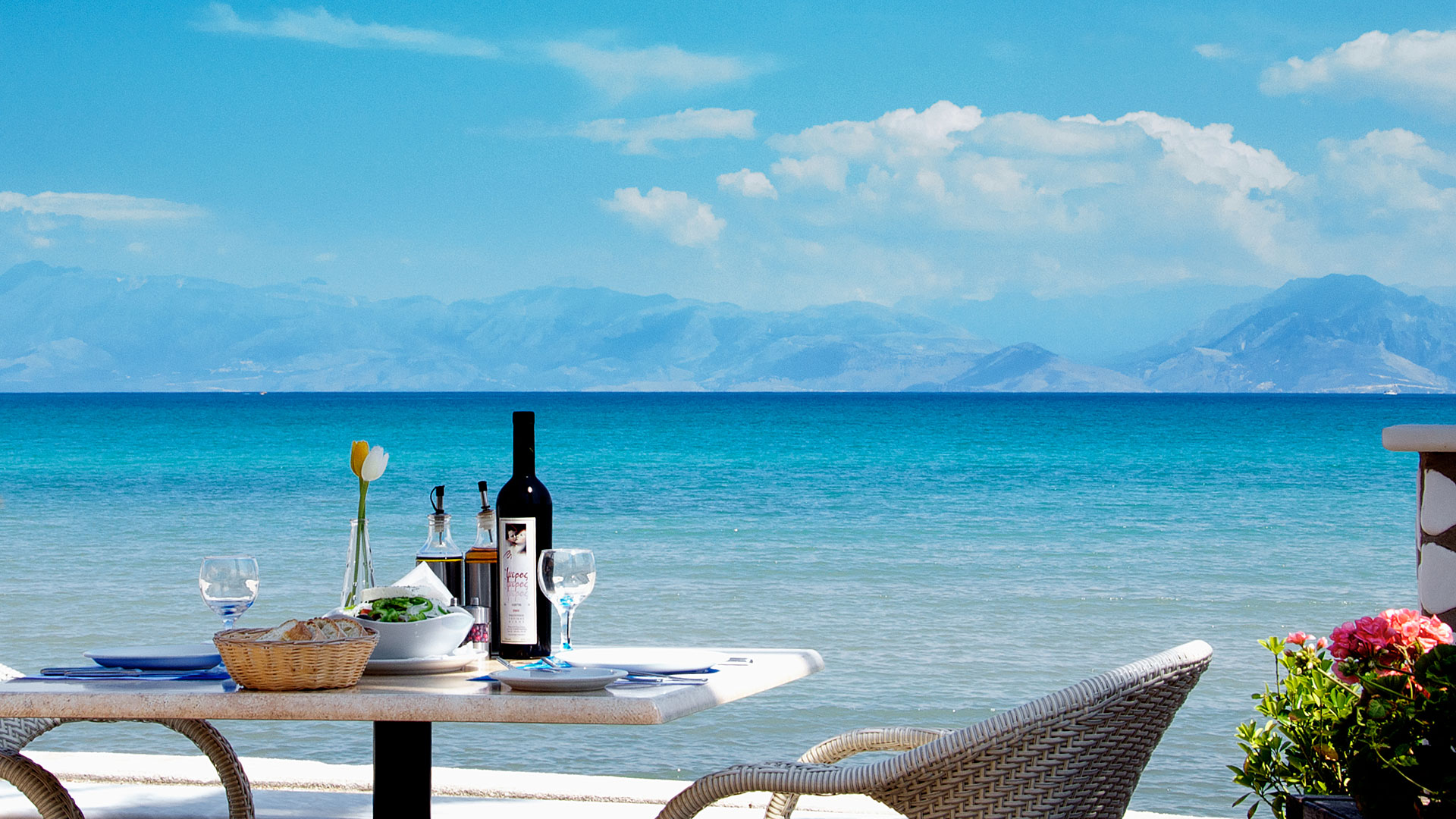 Coral Hotel Corfu-Plaza.jpg