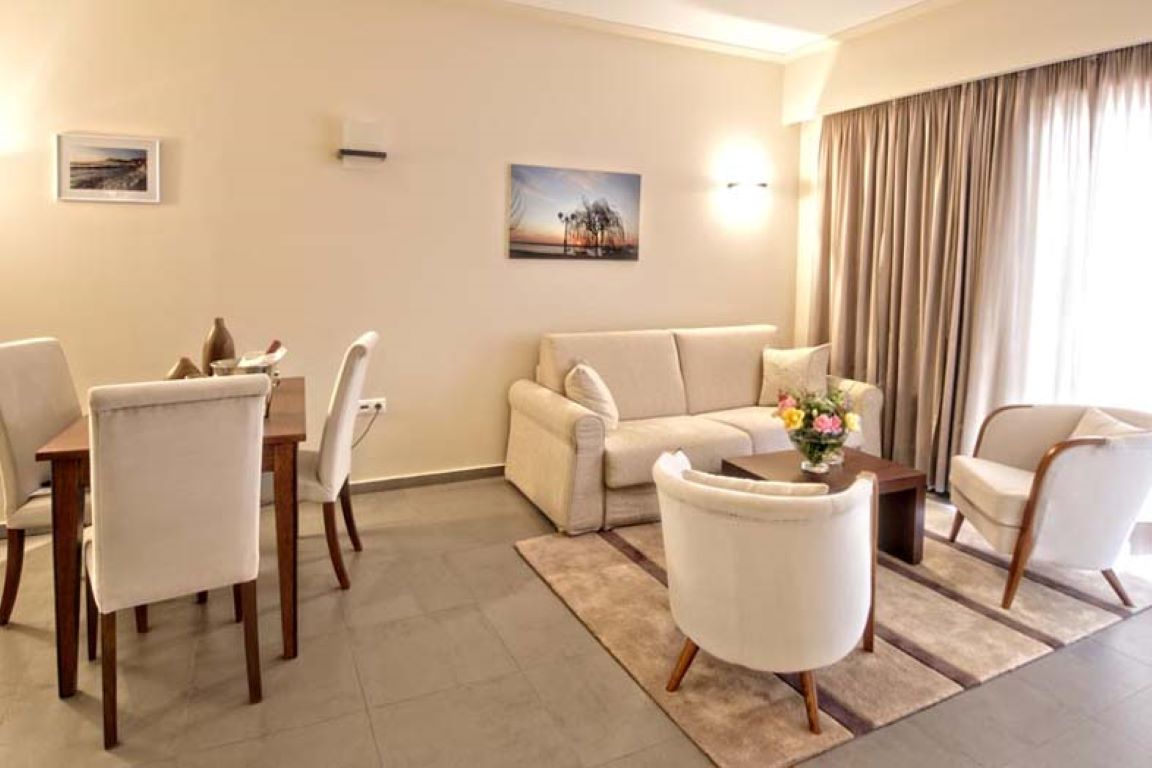 Kymi Palace-Junior suite.jpg