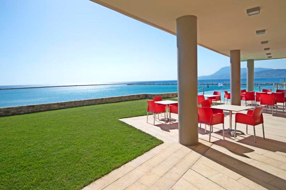 Kymi Palace-Pogled na more.jpg