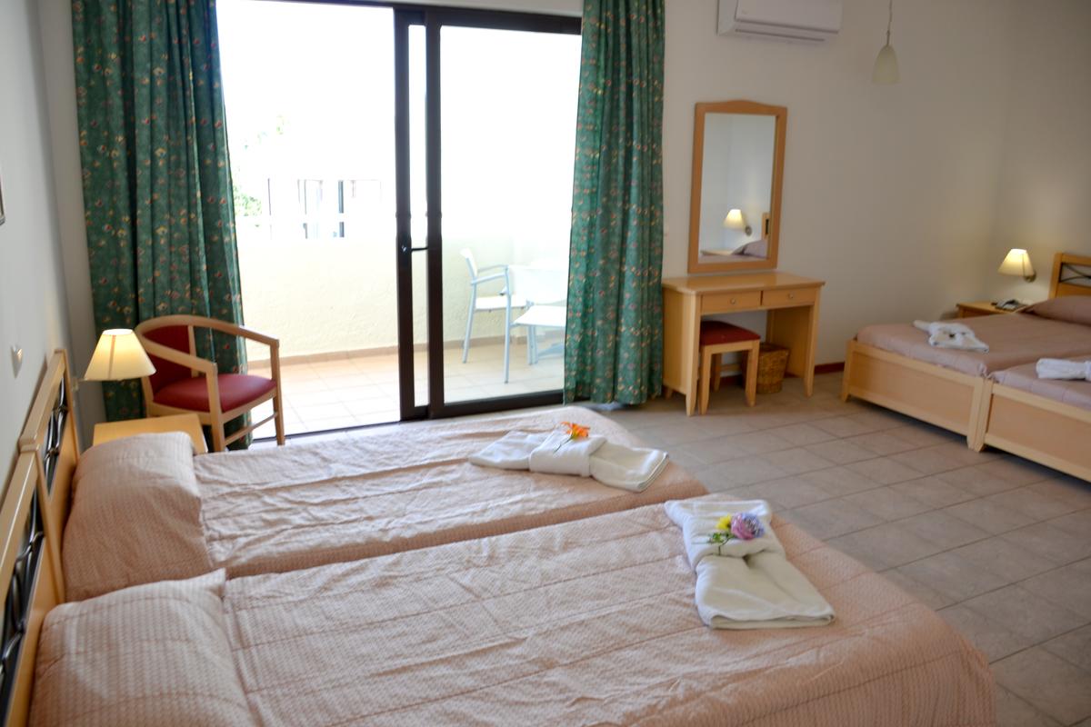 Hotel Dassia Holiday Club-Standardna soba.jpg