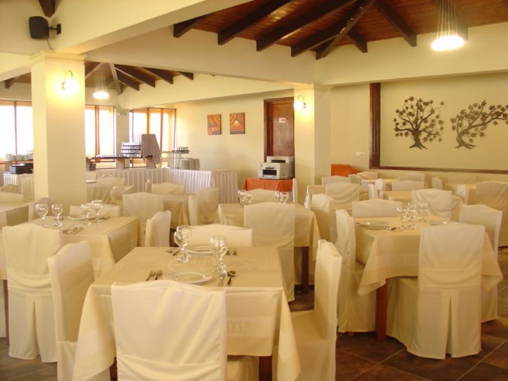 Golden Sands Hotel-Restoran.jpg