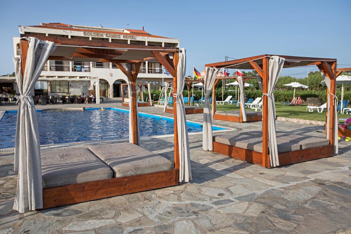 Hotel Golden Sands-Bazen.jpg