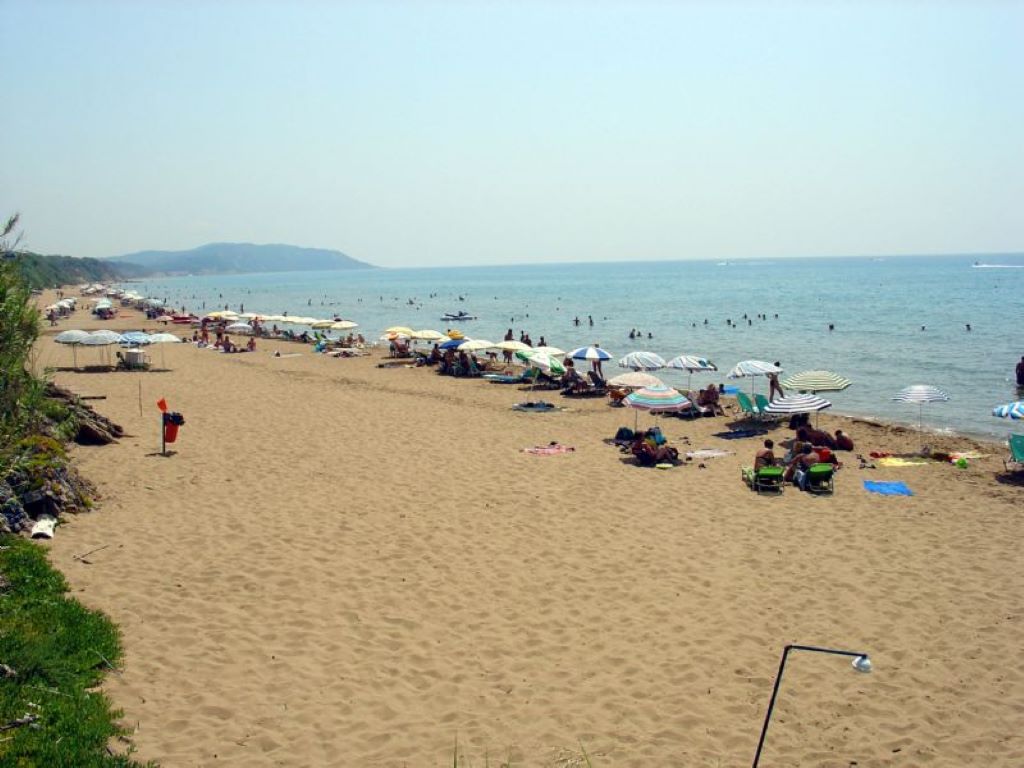 Hotel Golden Sands-Plaza.jpg