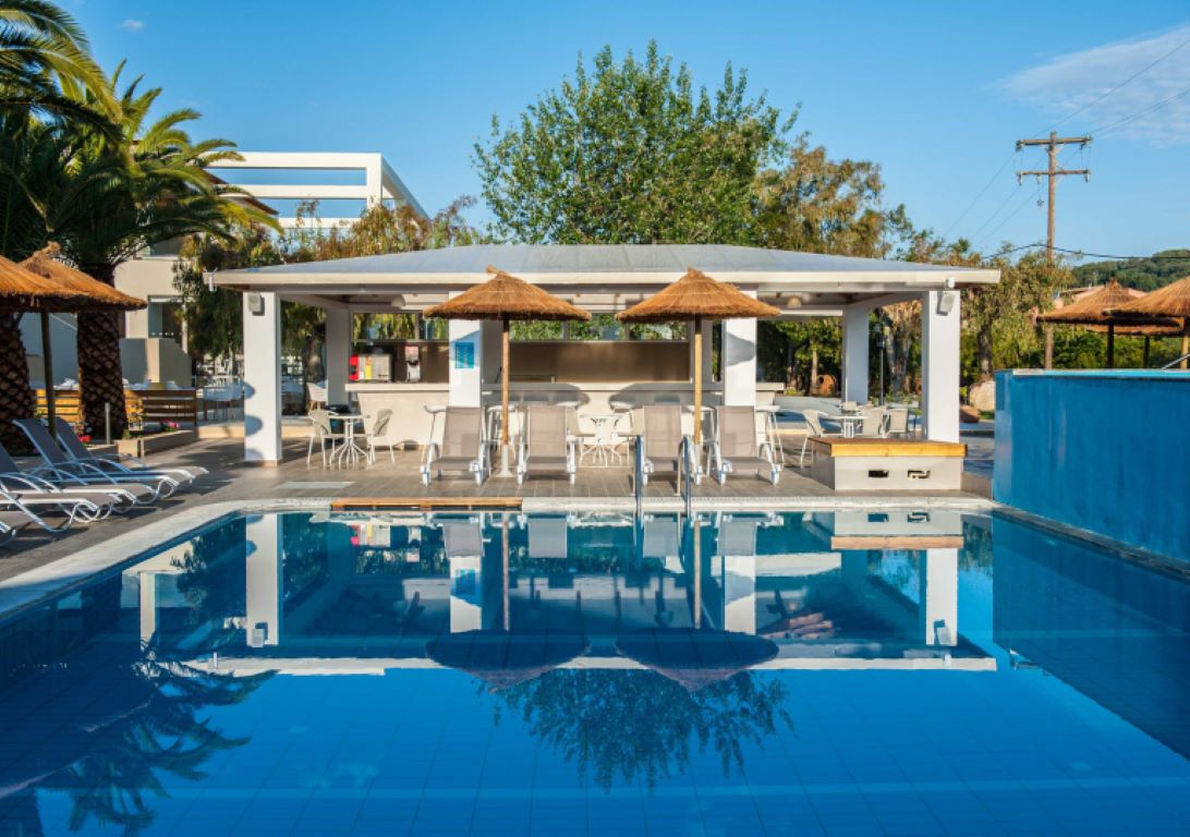 Ninos Amour Holiday Resort-Bazen.jpg