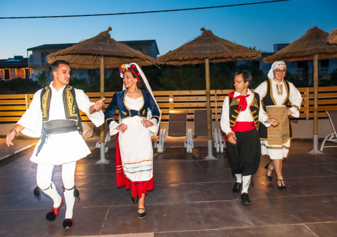 Ninos Amour Holiday Resort-Grcki ples.jpg