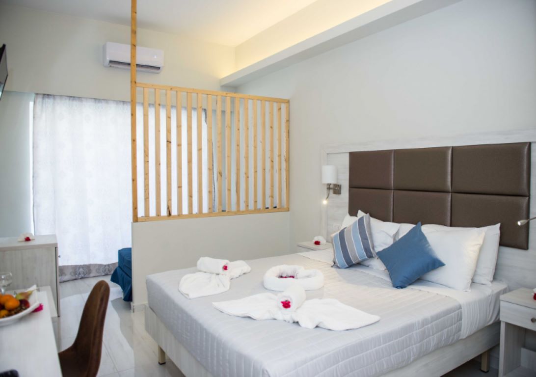 Ninos Amour Holiday Resort Hotel-Junior suite pogled basta.jpg