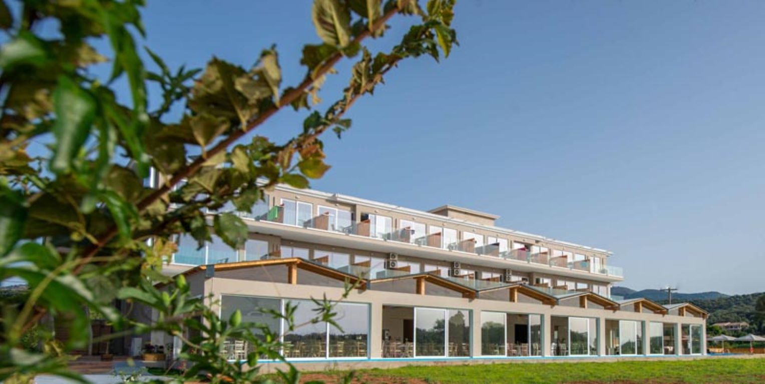 Hotel Ninos Laguna Holiday Resort-Hotel spolja.jpg