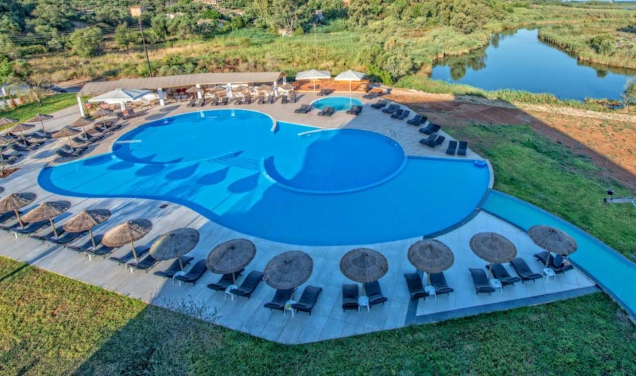 Hotel Ninos Laguna Holiday Resort-Jezero.jpg