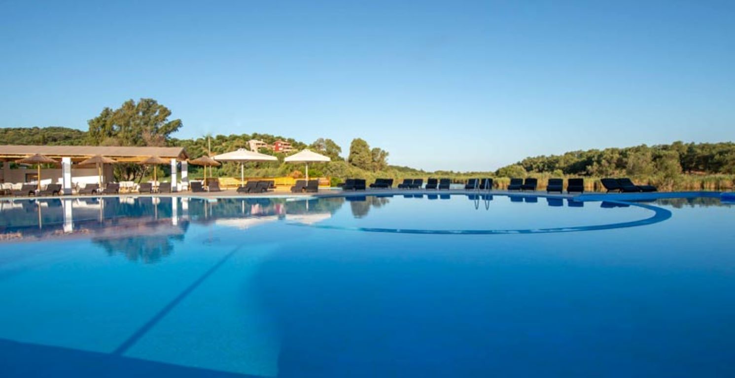 Ninos Laguna Holiday Resort-Bazen.jpg