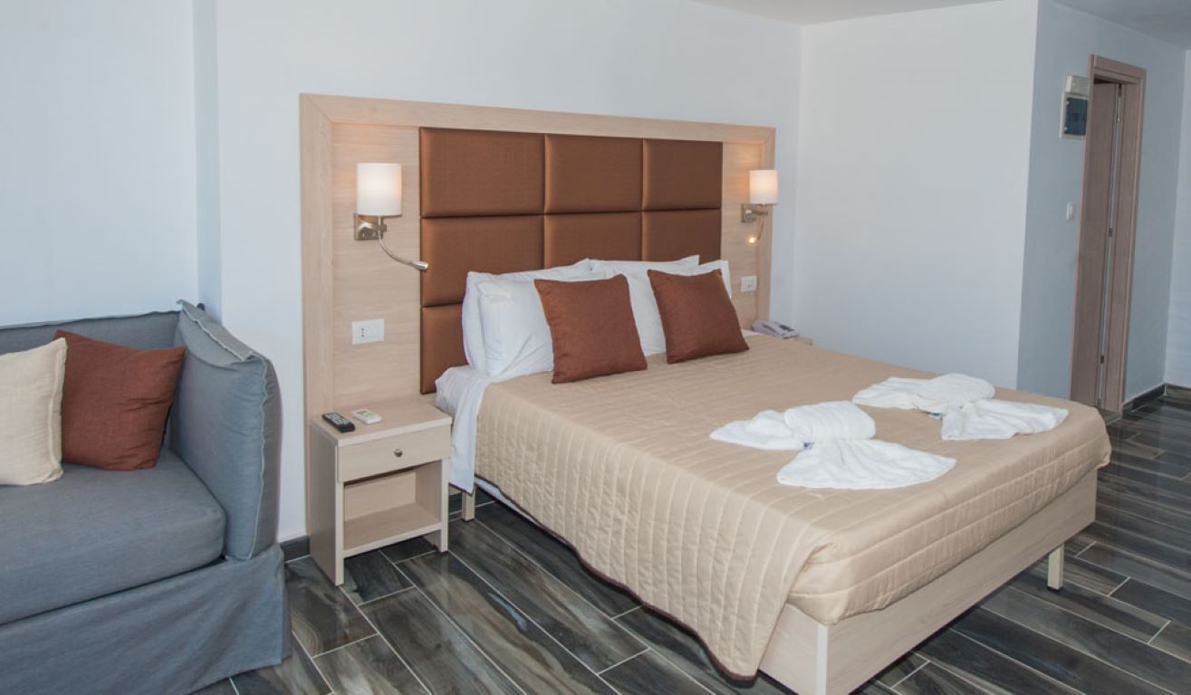 Hotel Ninos Porto Demo Boutique-Junior suite pogled more.jpg