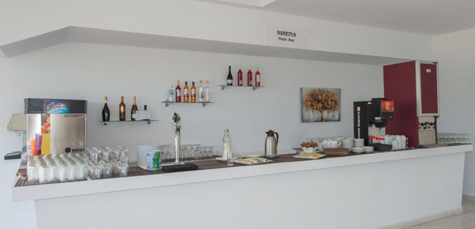 Ninos Porto Demo Boutique-Bar na bazenu.jpg