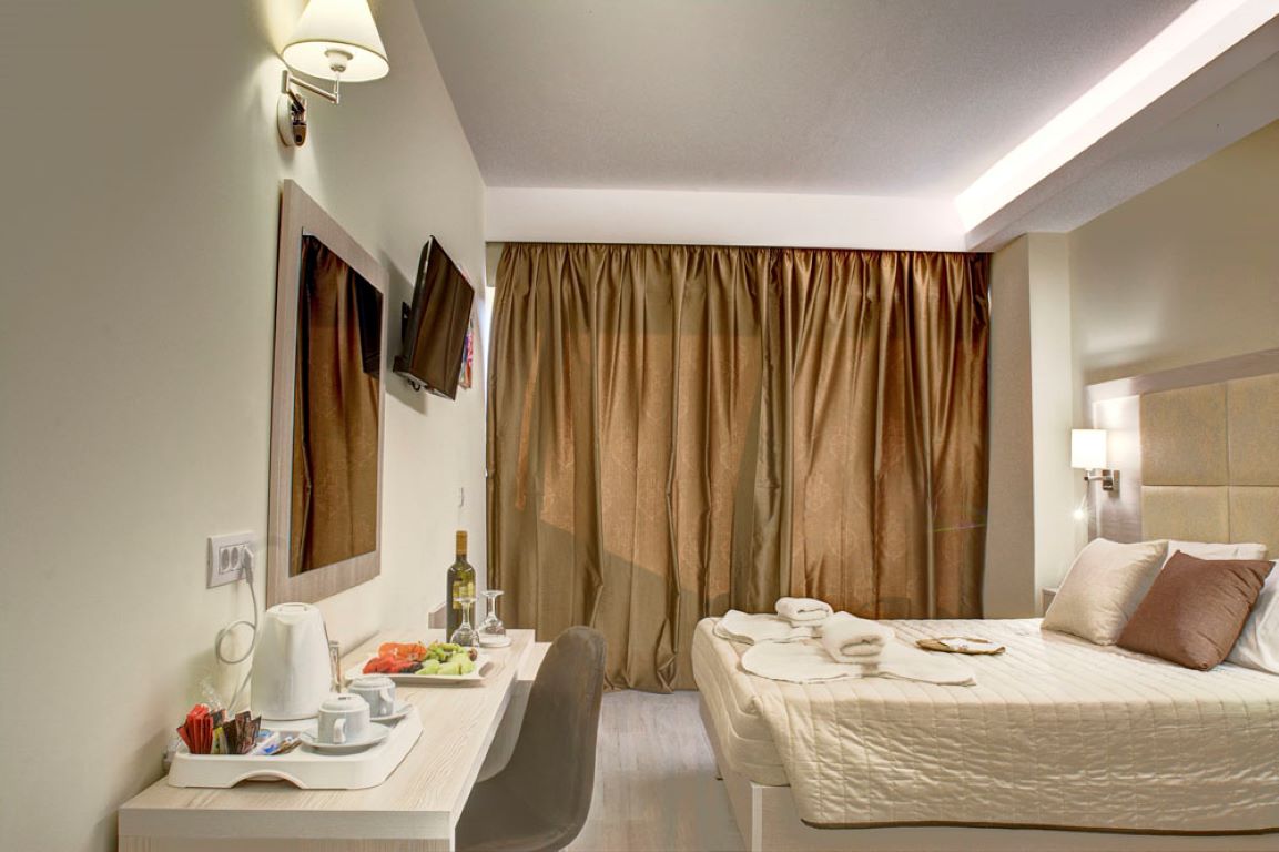 Ninos Porto Demo Boutique-Deluxe pogled basta.jpg