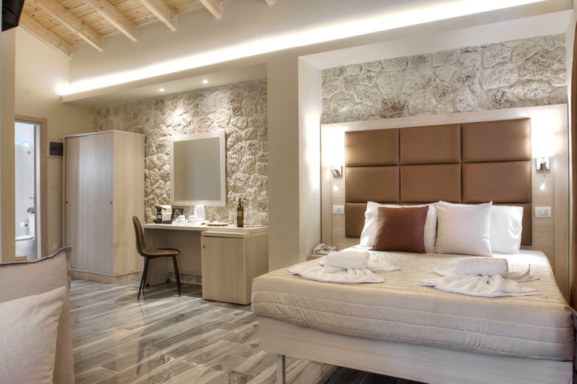 Ninos Porto Demo Boutique Hotel-Deluxe pogled basta.jpg