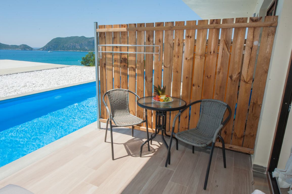 Ninos Porto Demo Boutique-Junior suite pristup bazenu.jpg