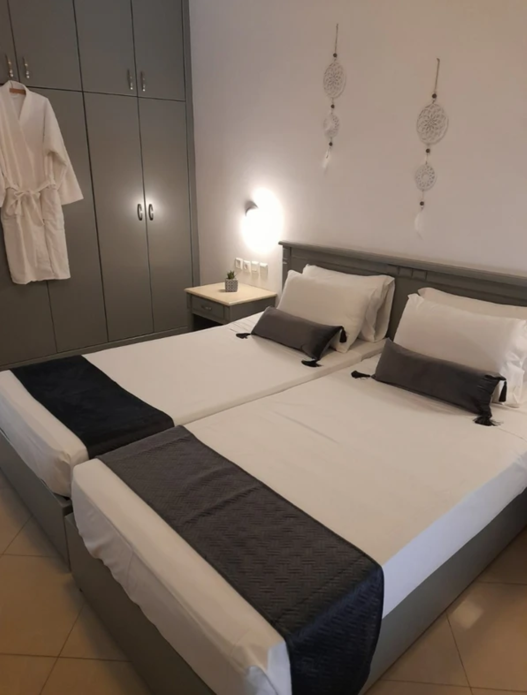 Hotel Stemma-Elegant suite.png