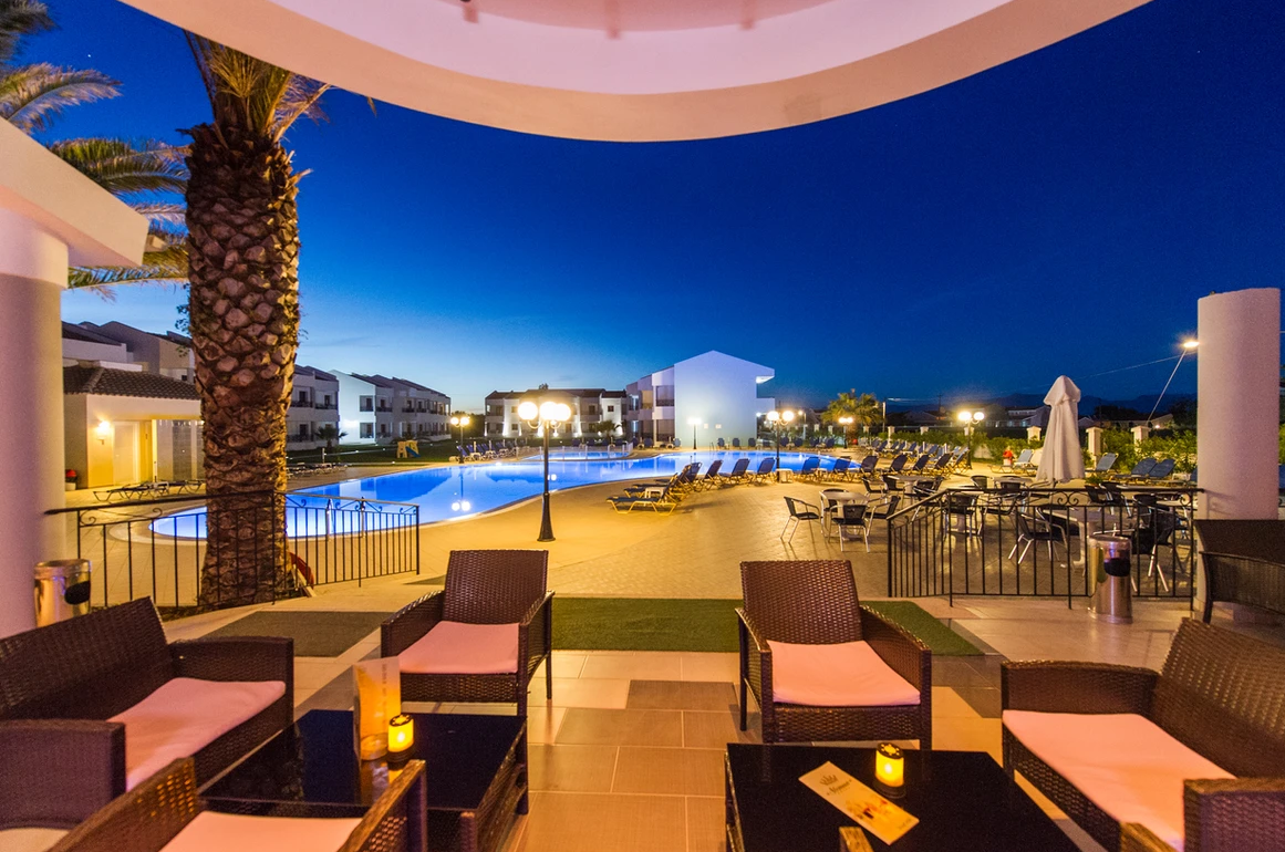 Stemma Hotel-Bazen.png