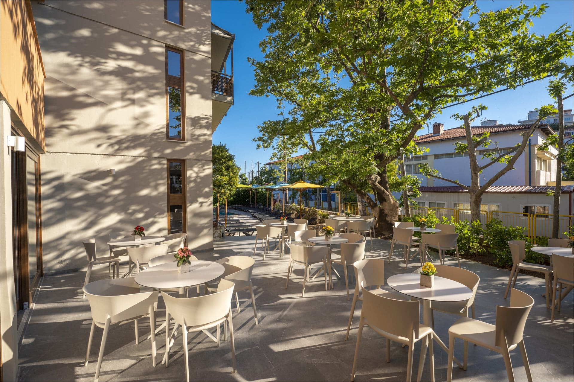 Alkyon Hotel-Terasa restorana.jpg