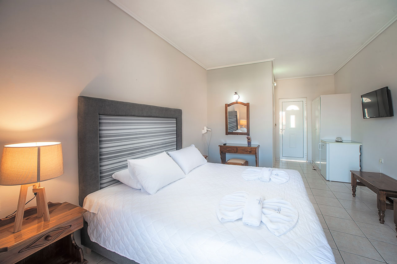 Anamar Zante Hotel-Standardna soba pogled bazen.jpg