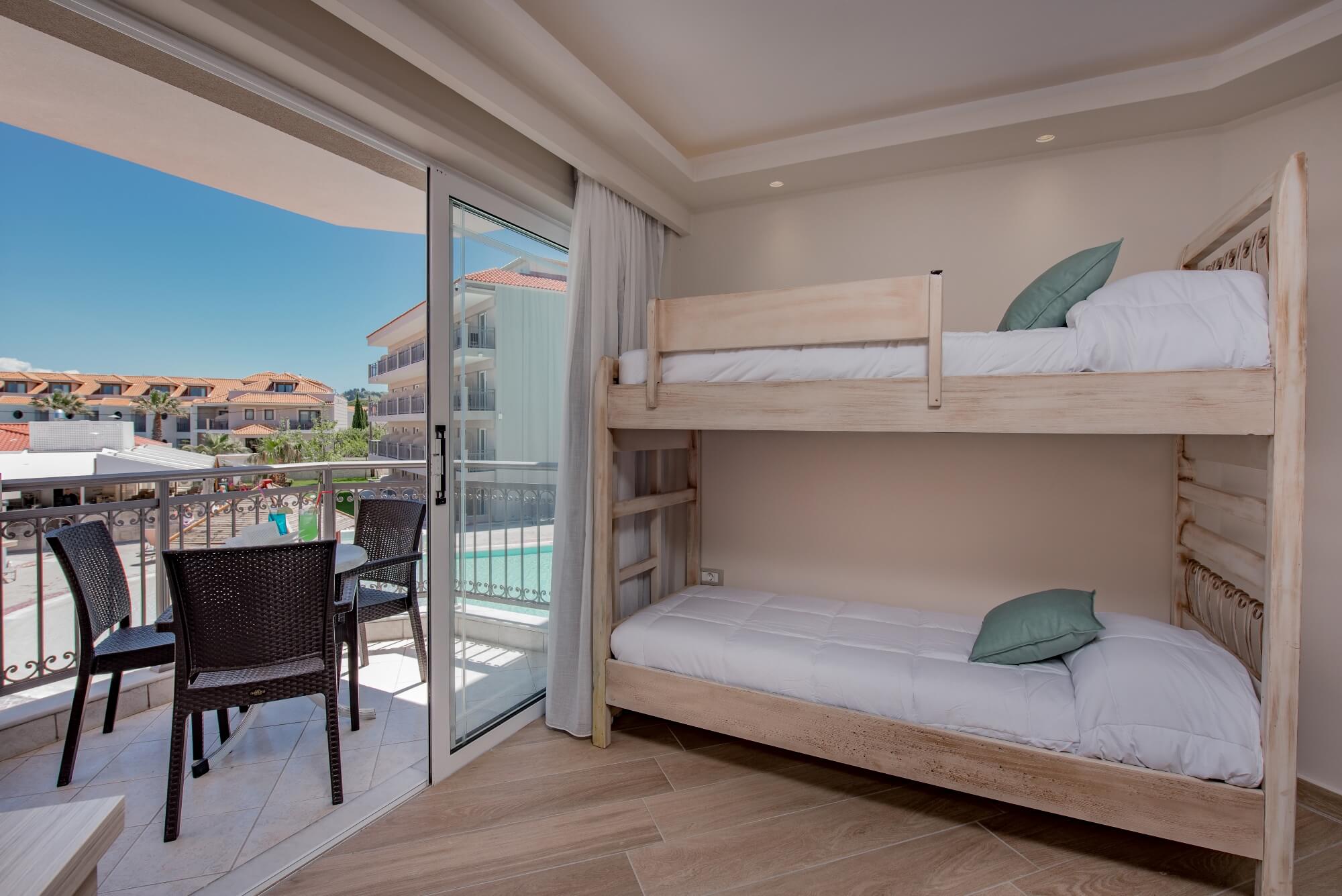 Hotel Tsilivi Beach-Porodicna soba pogled bazen.jpg