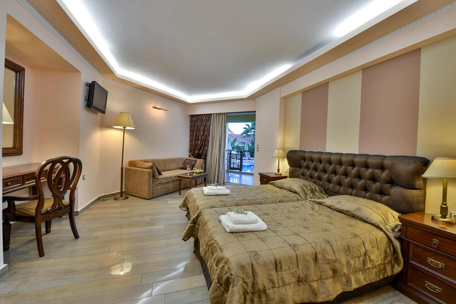 Tsilivi Palazetto Hotel-Junior suite swim up.jpg