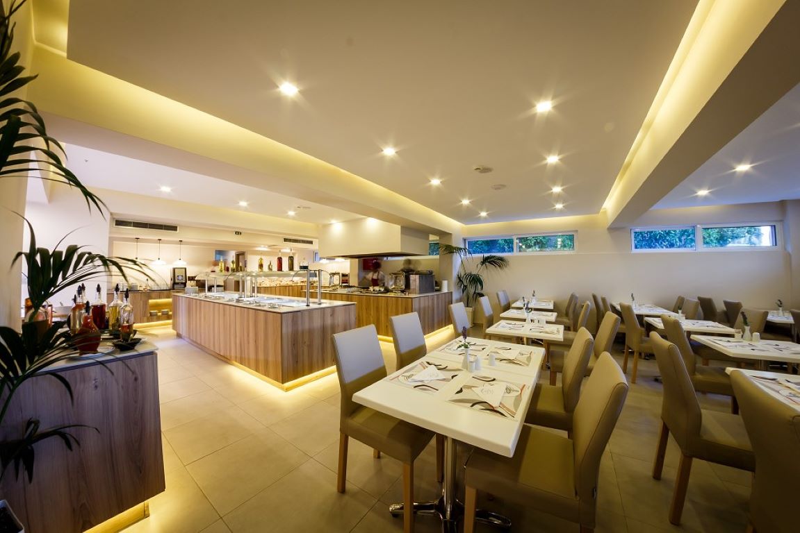 Porto Planos Beach Hotel-Restoran.jpg