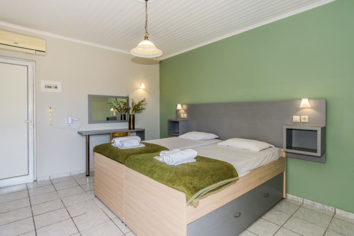 Hotel Zante Plaza-Standardna soba annex.jpg