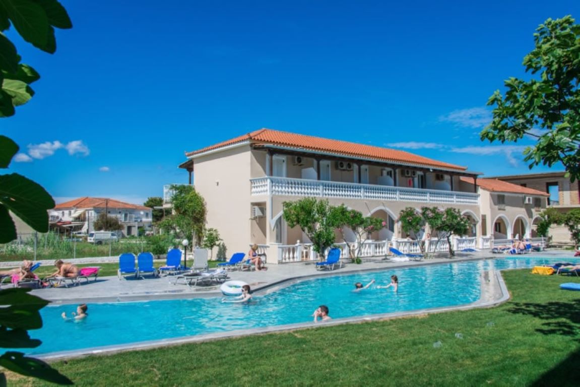 Zante Plaza Hotel-Bazen.jpg